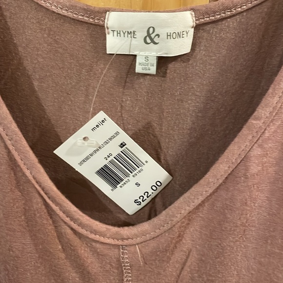 Thyme & Honey small off the shoulder blouse - Picture 2 of 6